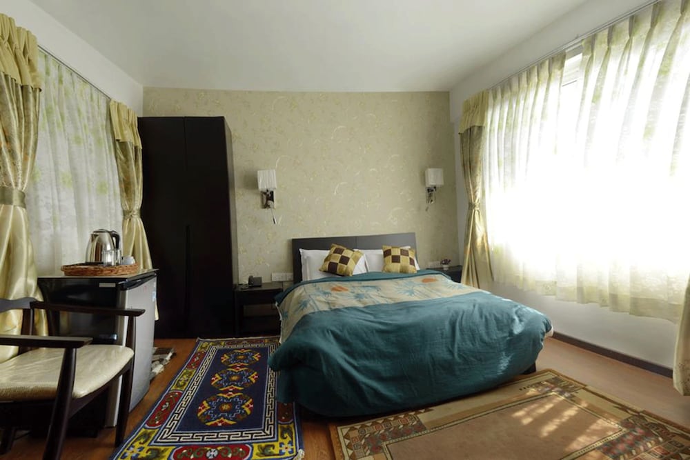 LUXURY, DOUBLE OR TWIN BED