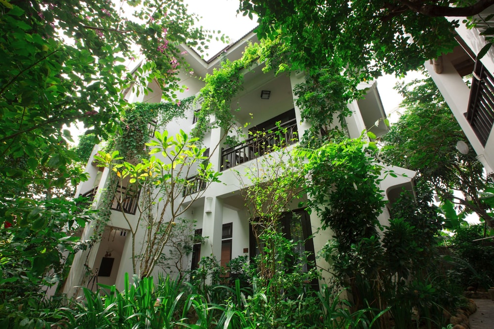 East West Villa 58/68
