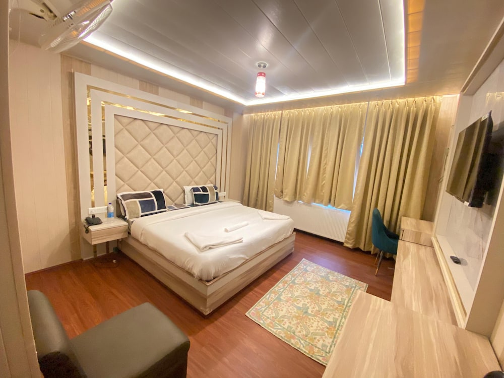 Hotel Abshar 9/23