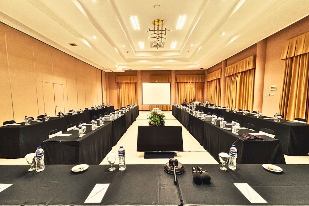 Grand Cempaka Resort Hotel Powered by Archipelago 39/49