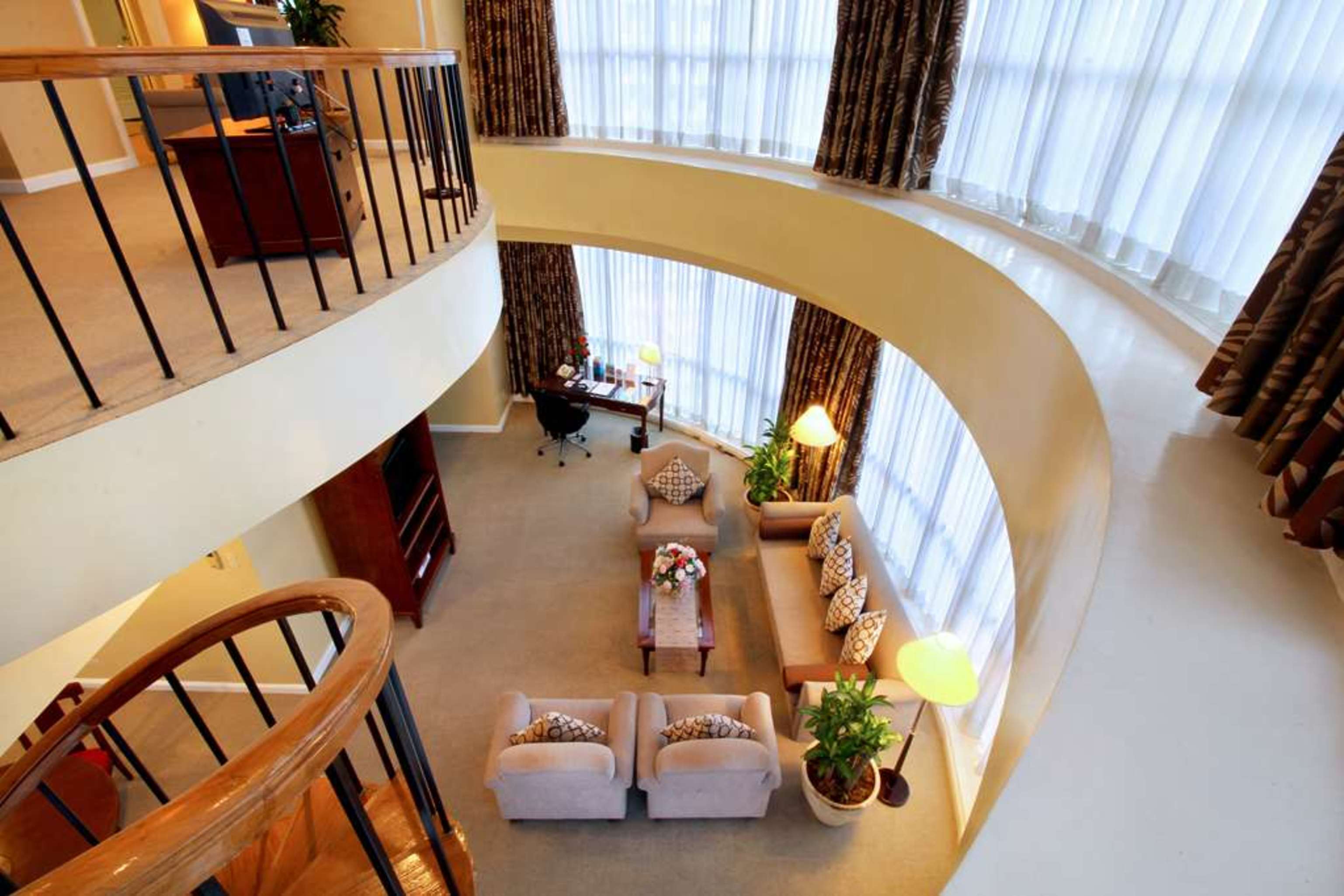 OXFORD SUITES MAKATI 27/41