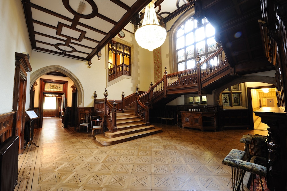 Pendley Manor 24/50