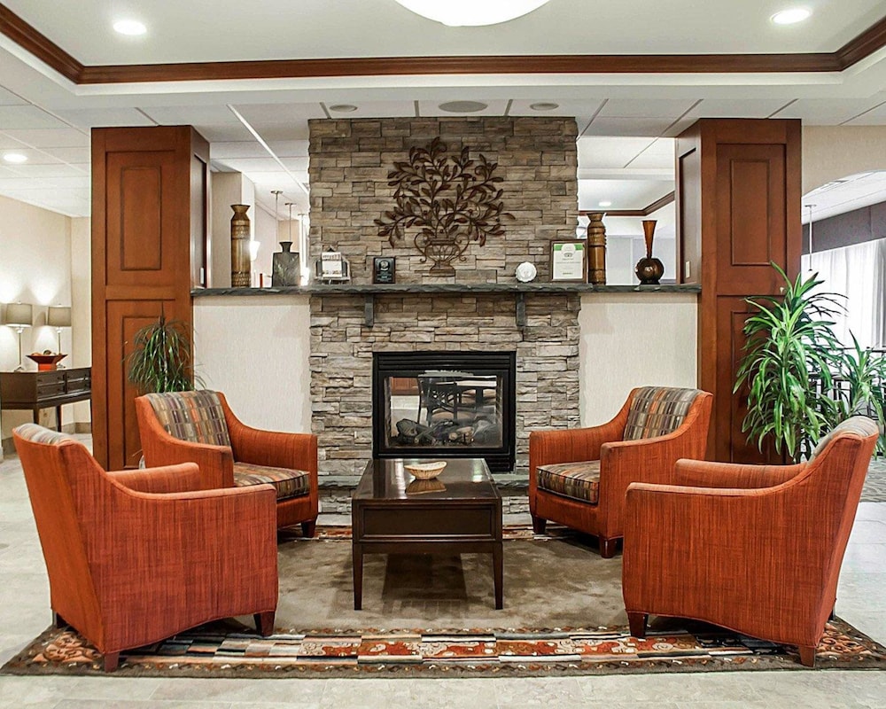 Comfort Inn & Suites Watertown - 1000 Islands 38/54