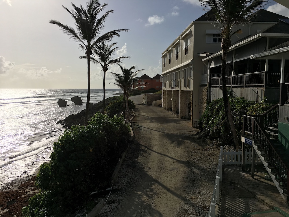 The Atlantis Historic Inn 65/71