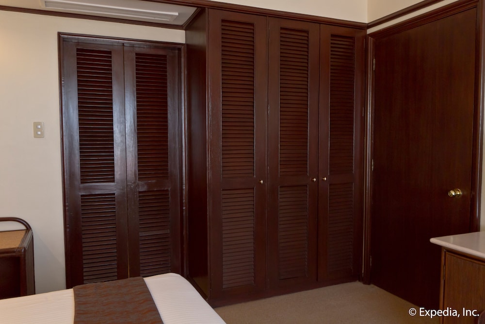 Waterfront Airport Hotel Casino Mactan 50/50