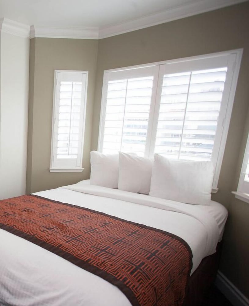 CITY, DOUBLE BED