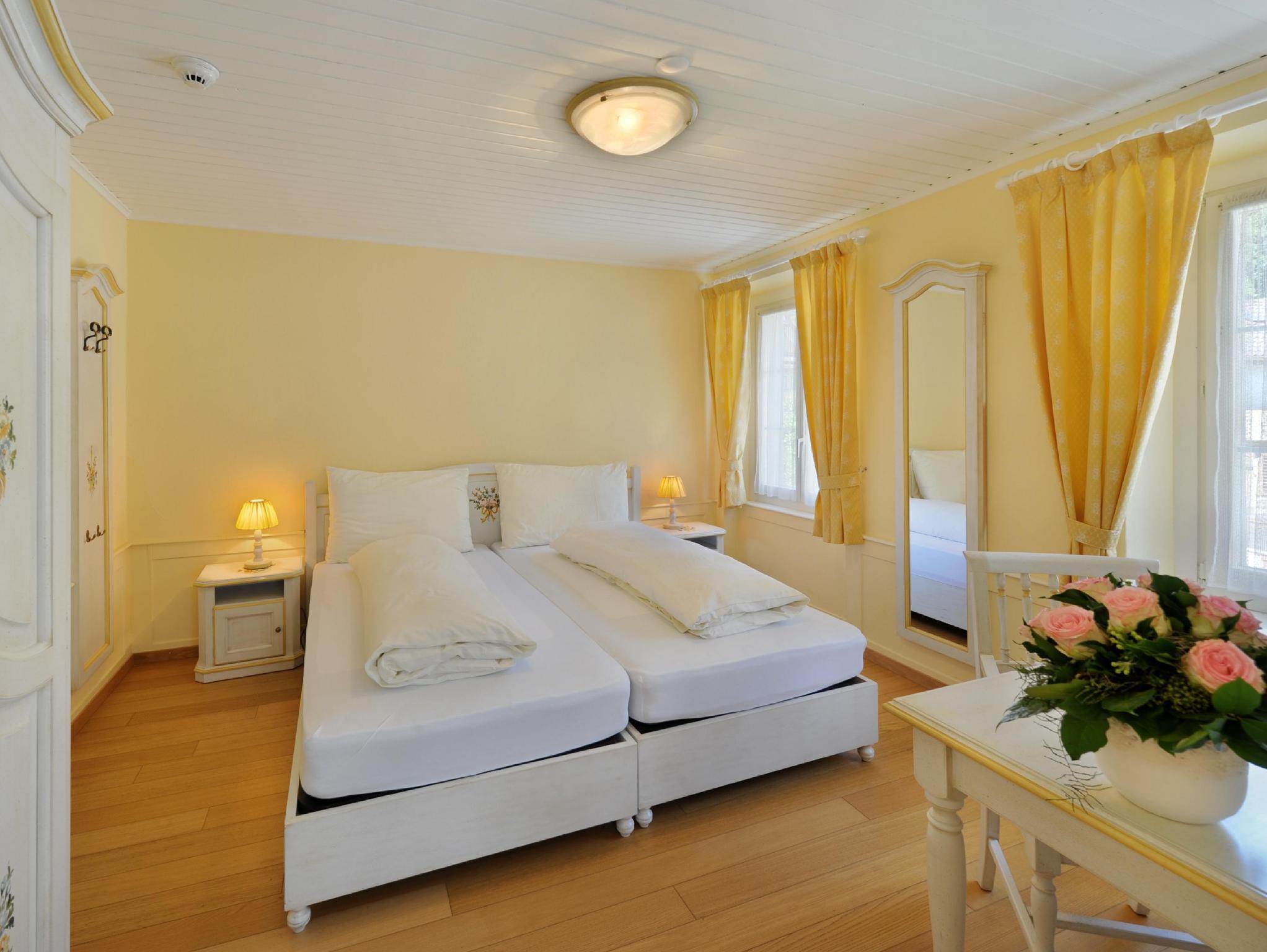 Room, Single, Twin Beds, Village View