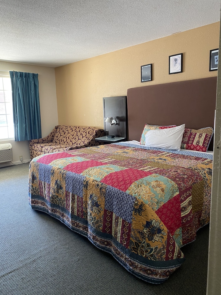 Surrey Inn Hotel 19/61