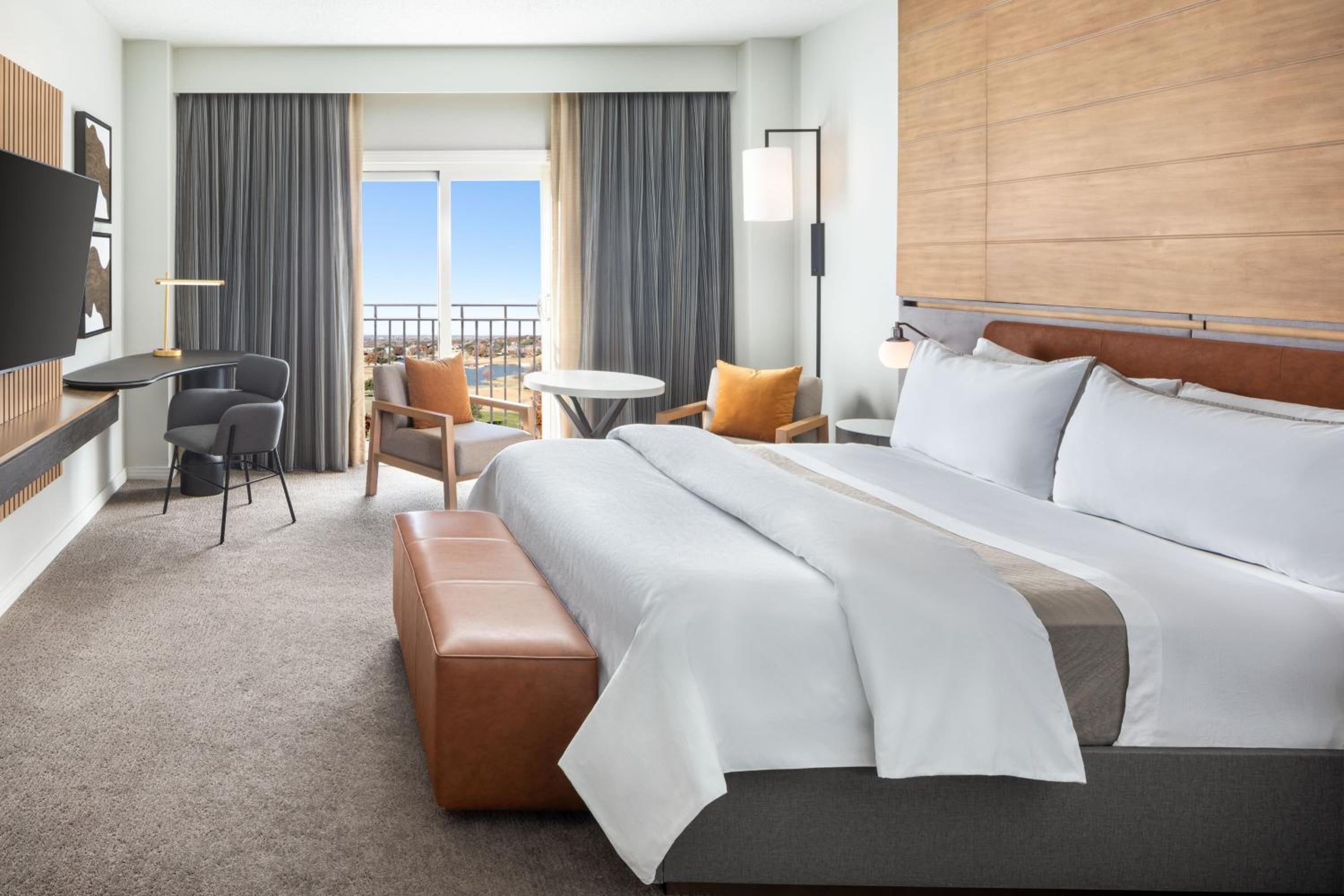 Deluxe, King Bed, Golf Course View