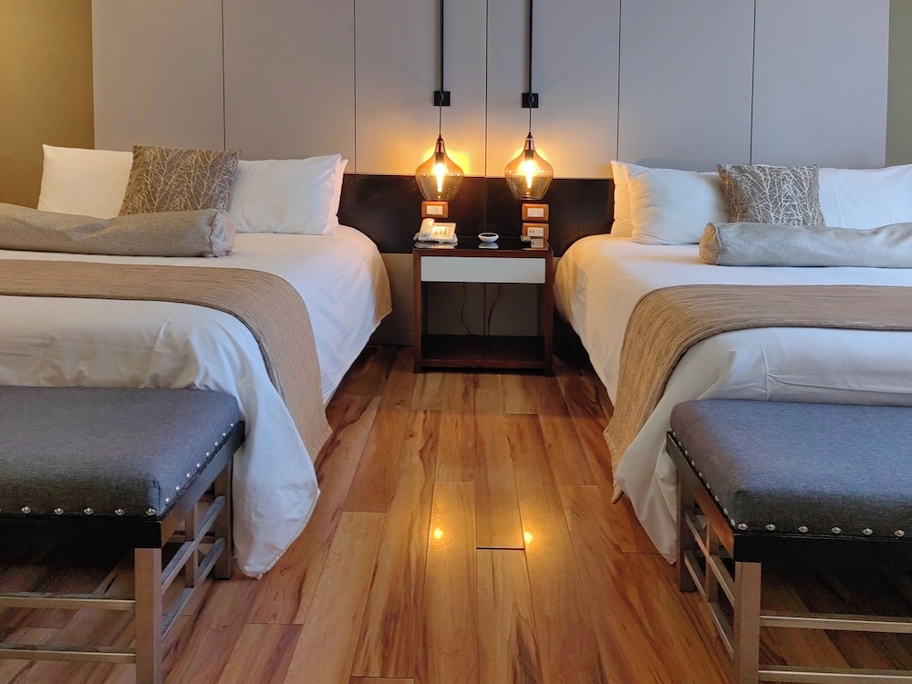 Alesia Hotel 5/52