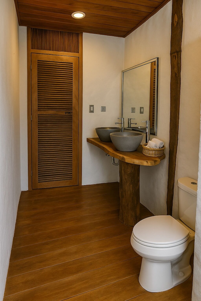RCH Luxury Hotel & Pool 47/50