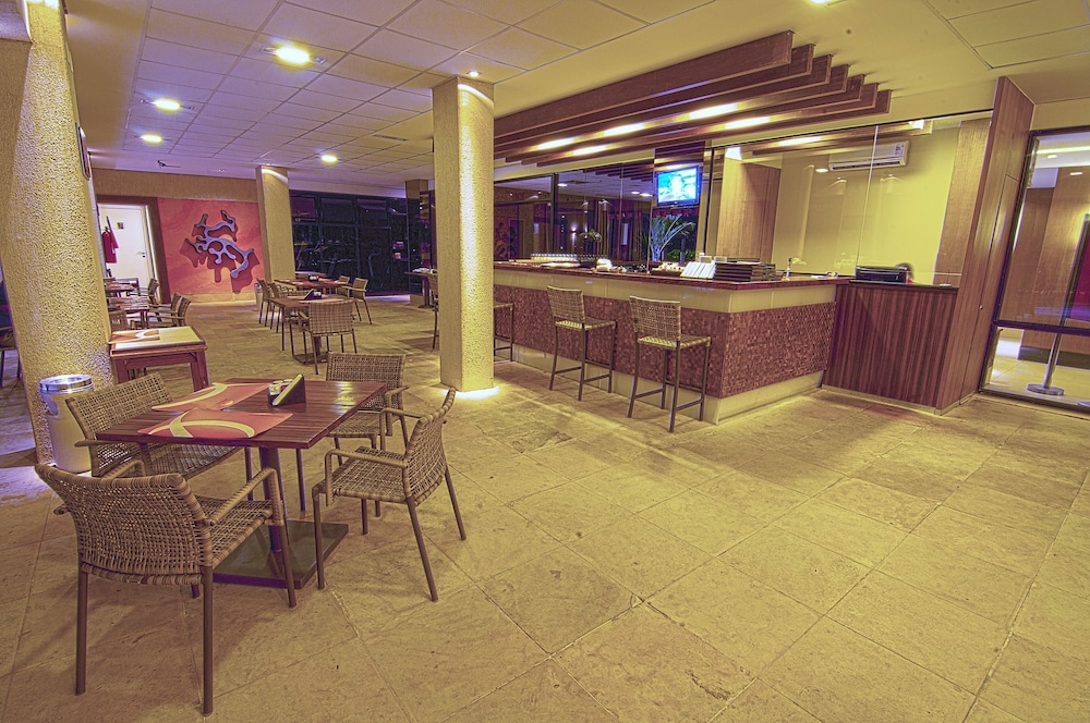 Hotel Praia Centro 81/92