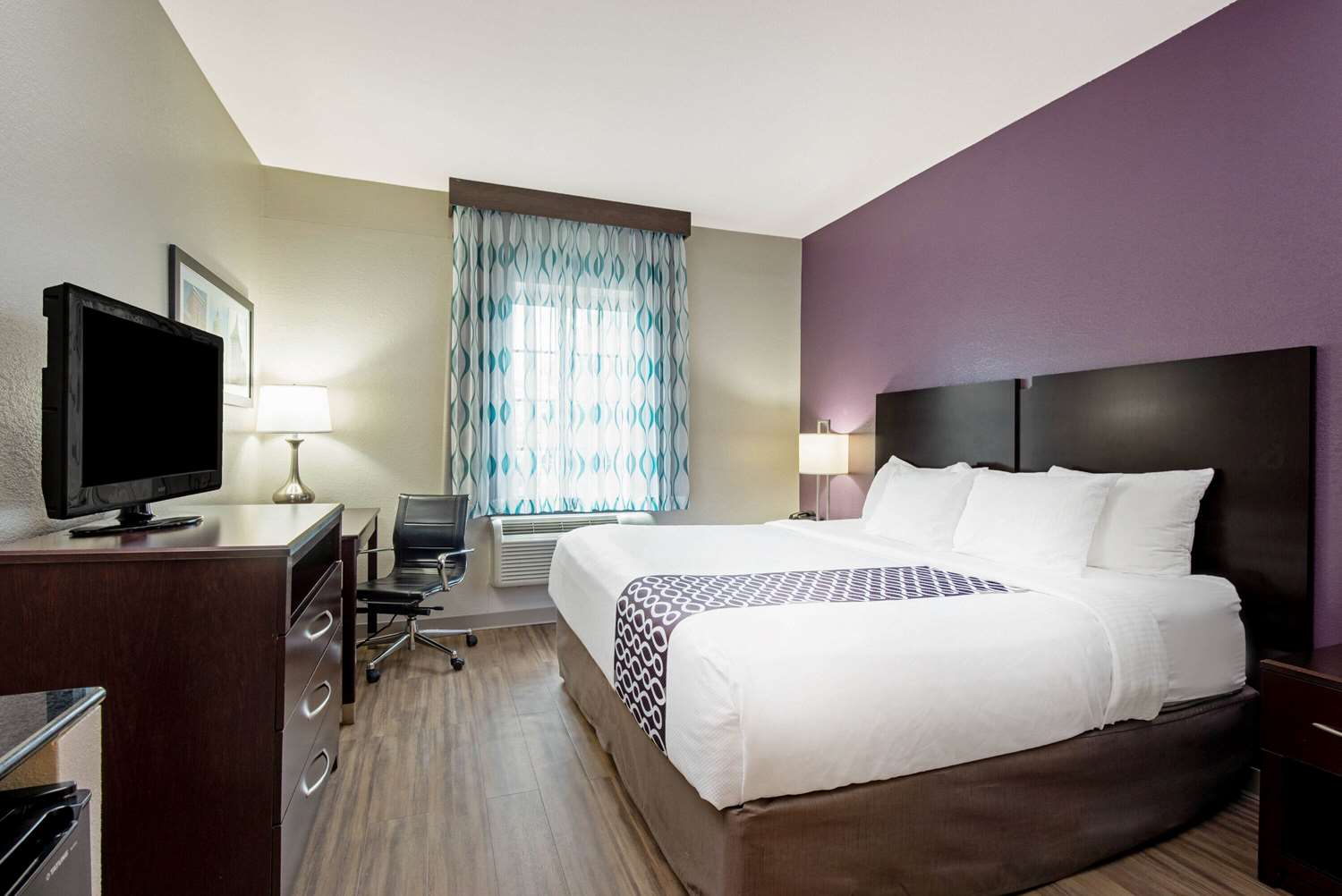 La Quinta Inn & Suites by Wyndham New Cumberland-Harrisburg 8/36
