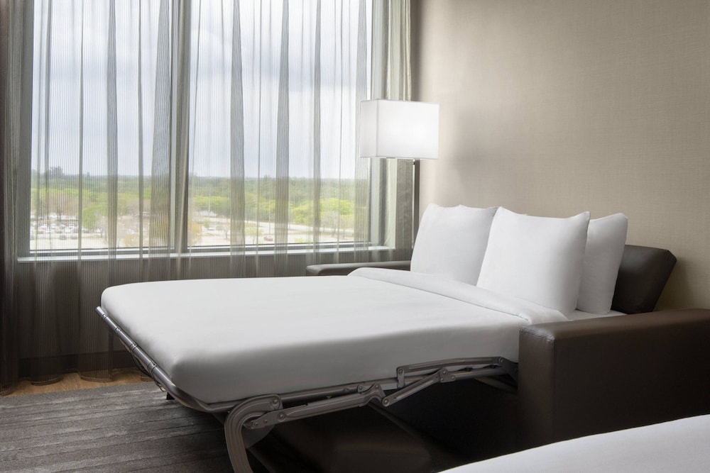 AC Hotel by Marriott Fort Lauderdale Sawgrass Mills/Sunrise 18/54