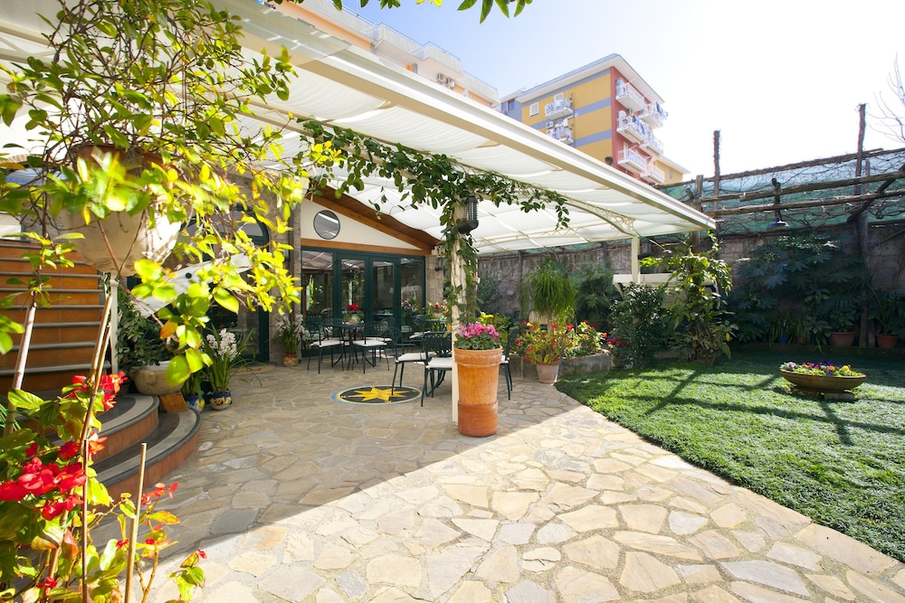 Villa Angiolina Relais 53/61