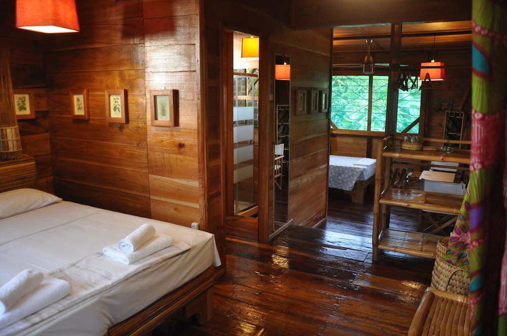 Mucumbli Hotel 8/48