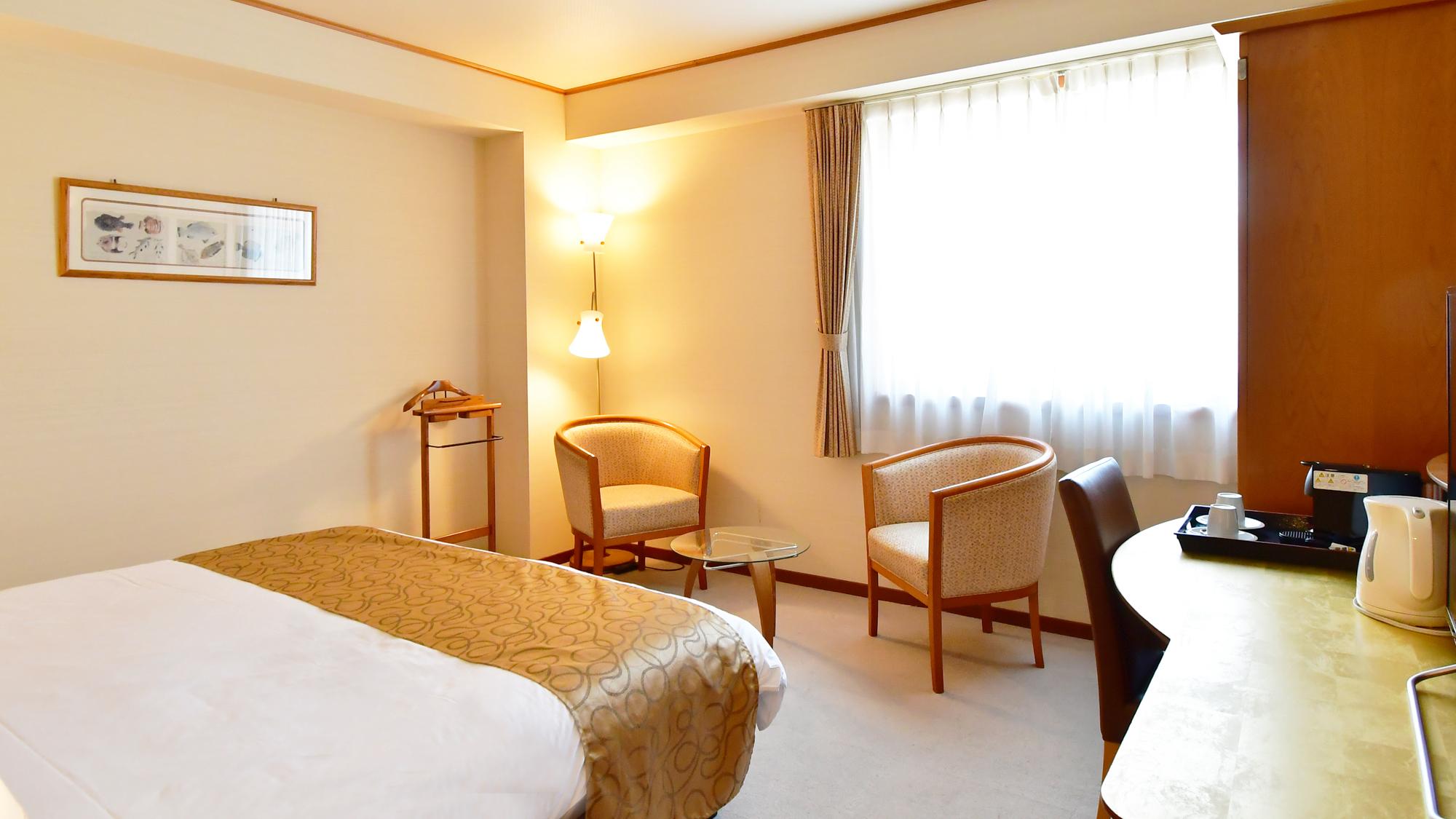 Room, King Bed, Mountain View