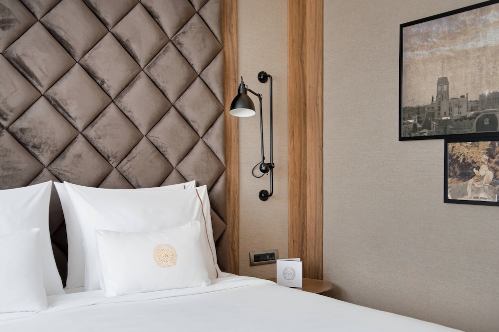 Circulo Gran Via Hotel Autograph Collection Adults Only 11/52