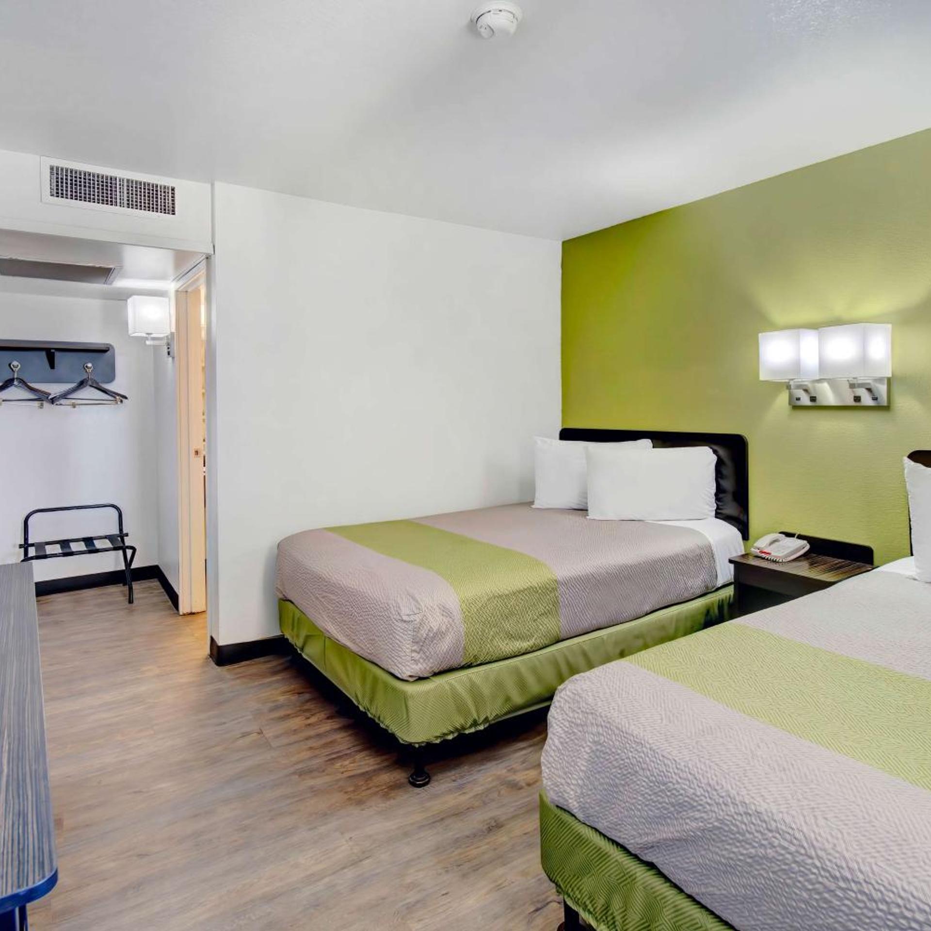 Room, Quadruple