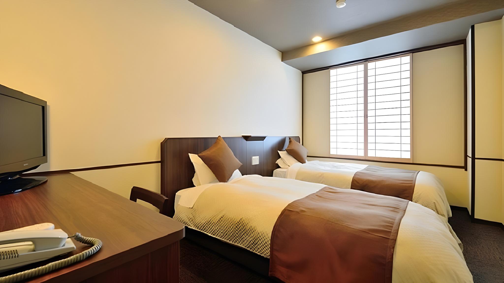 Room, Twin Beds, East Wing