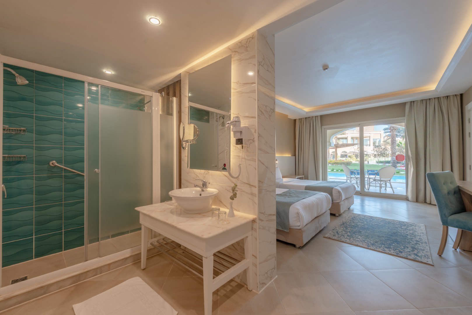 Swim Up, Double or Twin Bed, Pool View، Hotel Titanic Royal 2/2