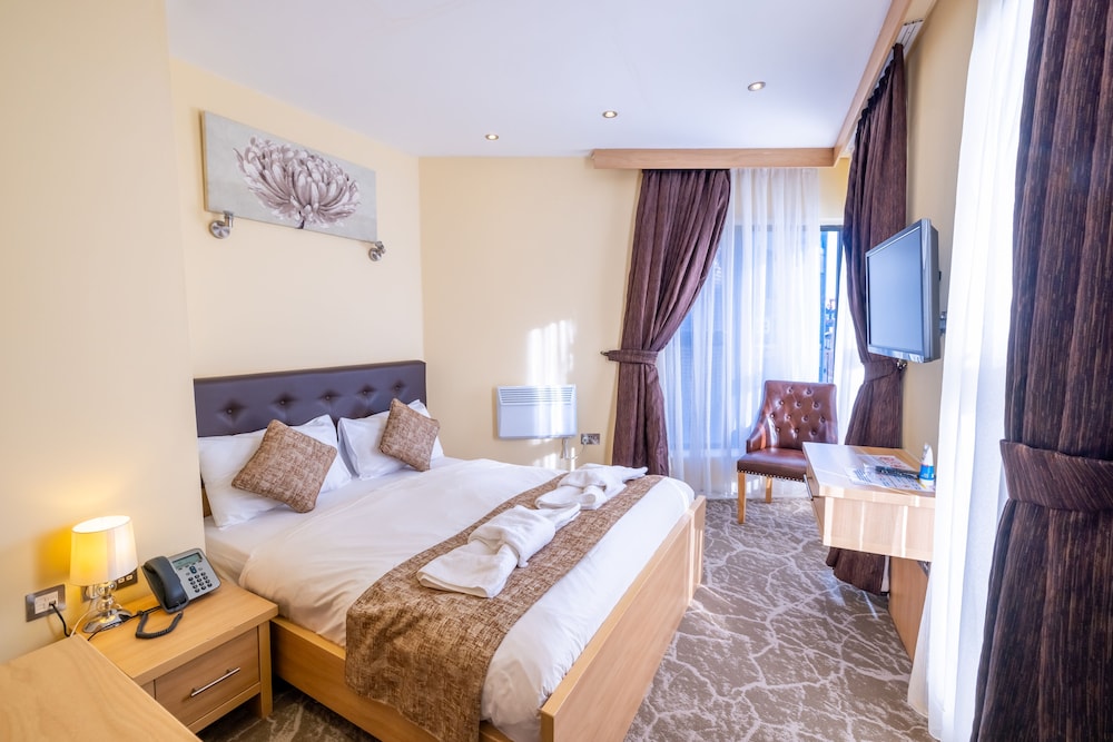DELUXE, DOUBLE BED