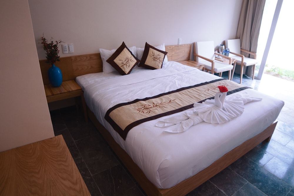 DELUXE, DOUBLE BED