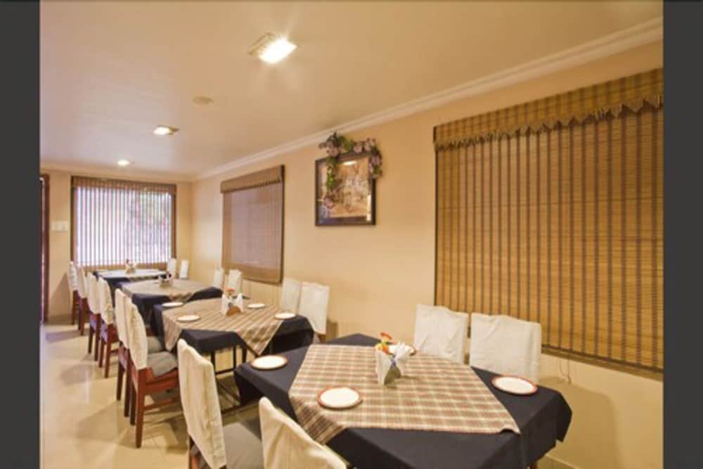 Hotel Akshaya 32/36