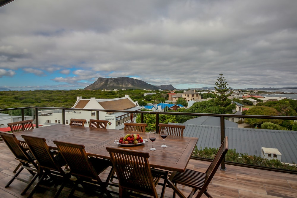 White Shark Guest House 36/50