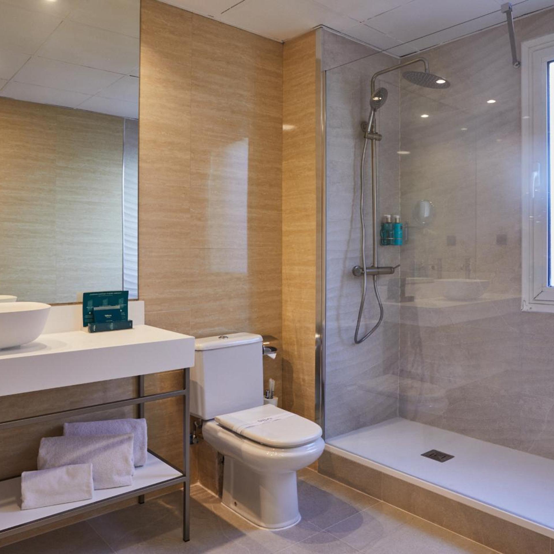غرفة سوبيريور بسرير مزدوج أو سريرين منفصلين، Silken Sant Gervasi Hotel 8/10