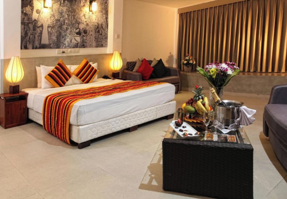 Deluxe, Suite, Double Bed, Thilanka Hotel Kandy 3/4