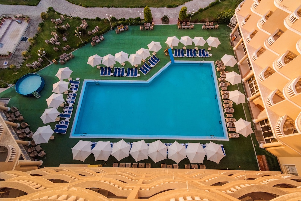 Tolip Family Club Borg El Arab 42/48