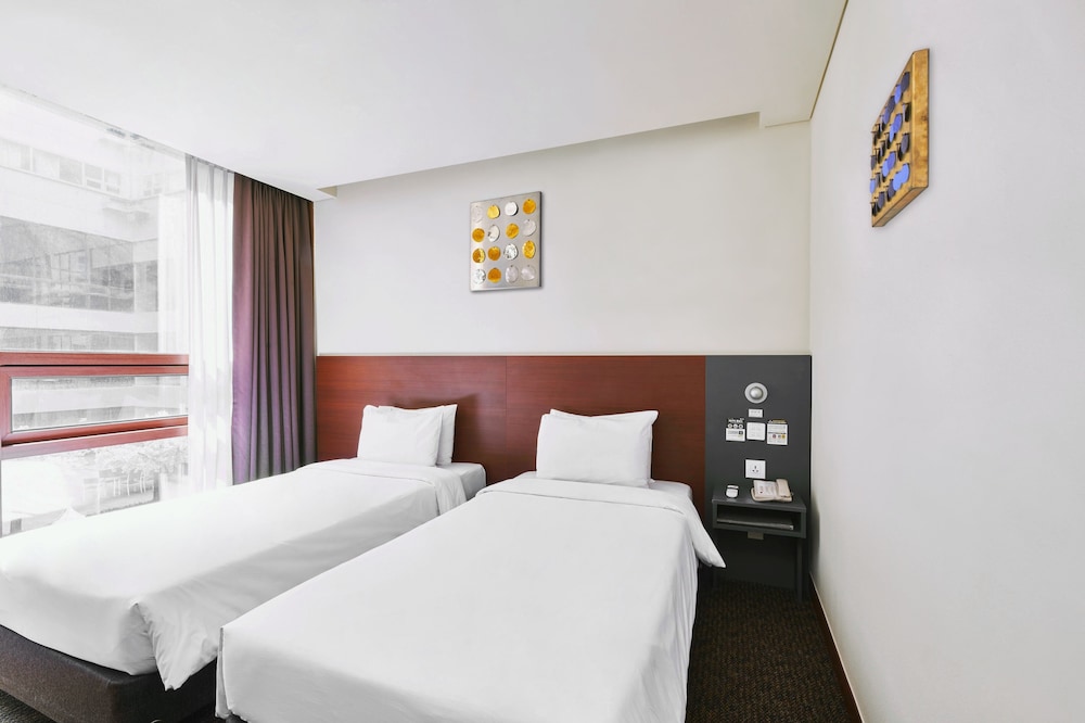 Dive In, Yeodong Yun, Art Stay, Twin Beds