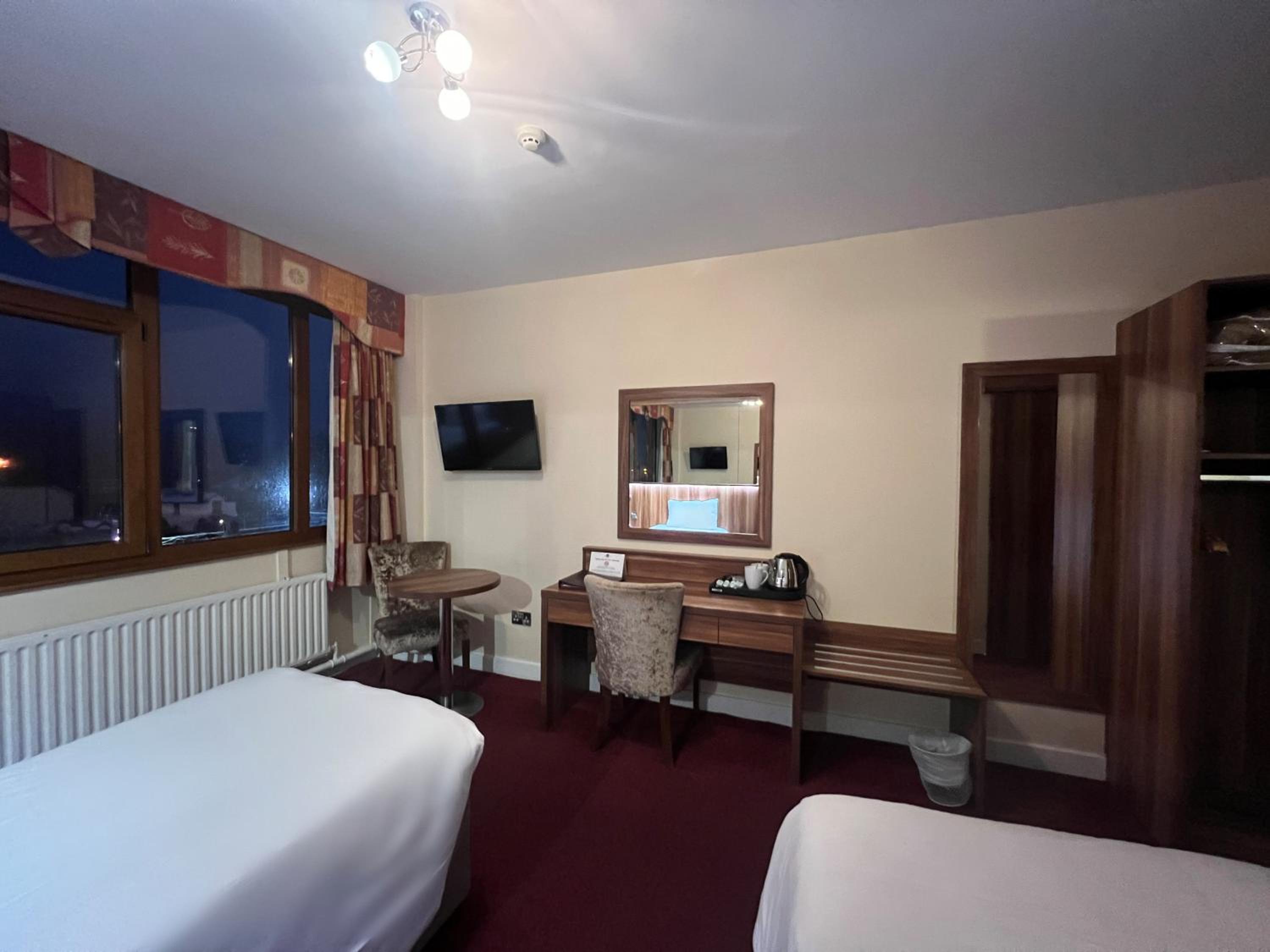 غرفة بسريرين منفصلين، West County Hotel 6/10