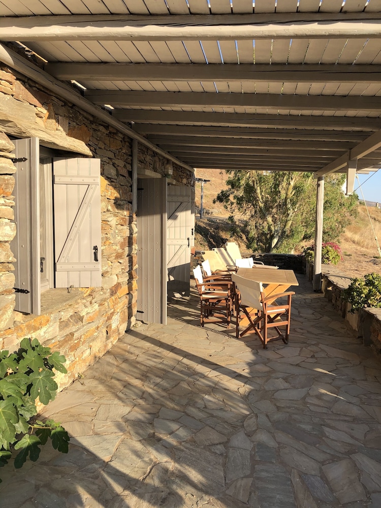 The Traditional Stone Villa 15/50