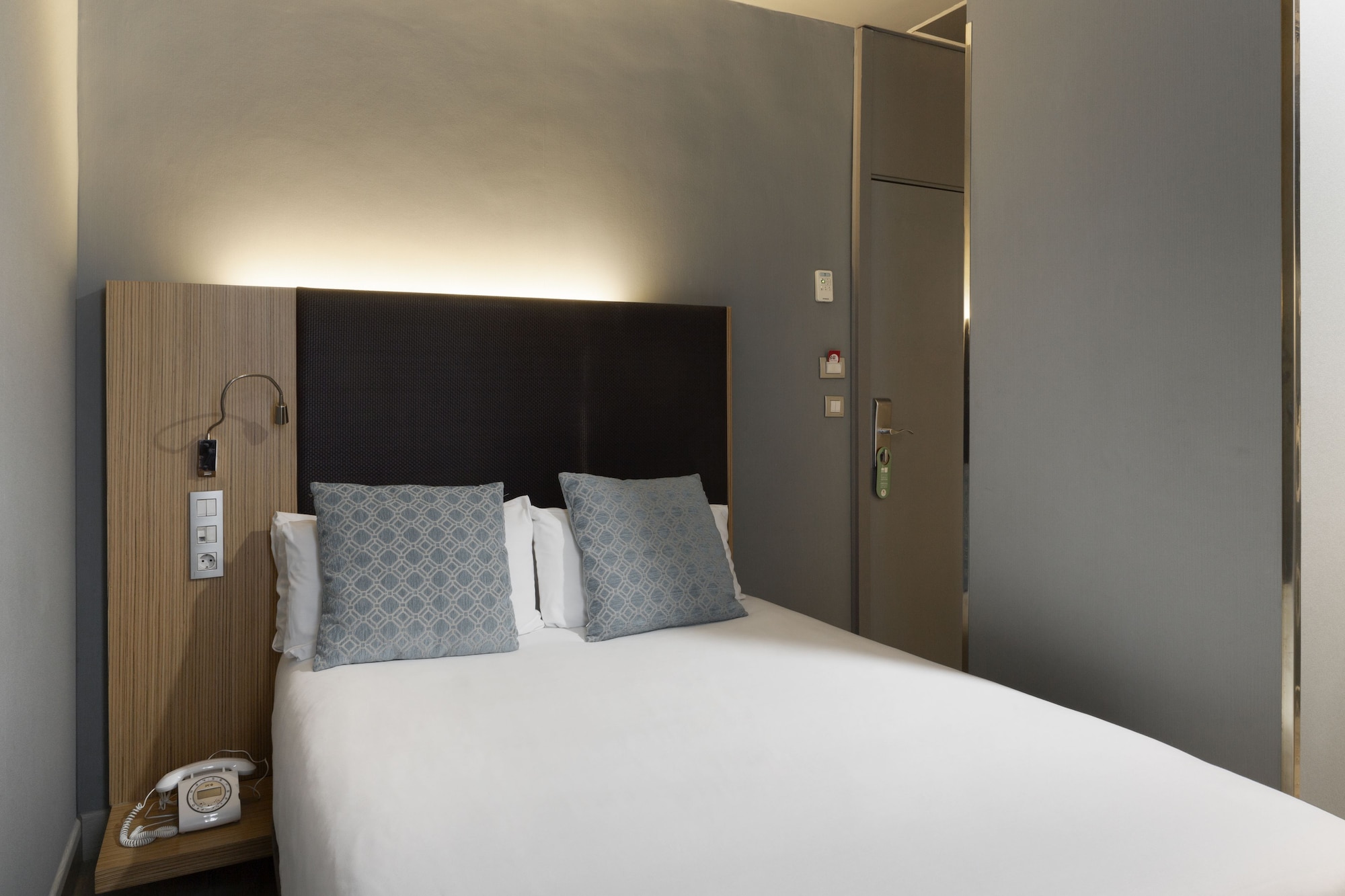 BASIC, DOUBLE BED