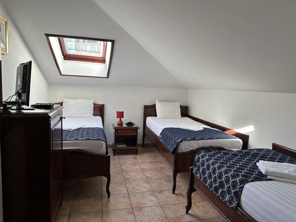 VILA LUX HOTEL 16/70