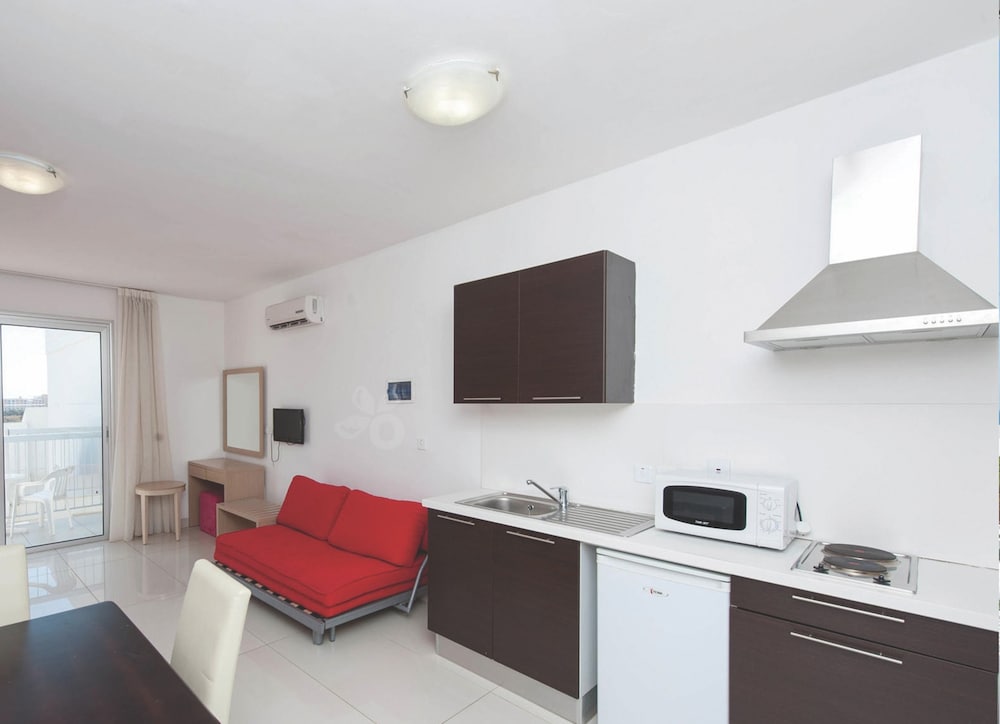 Marlita Beach Hotel Apartments 20/50