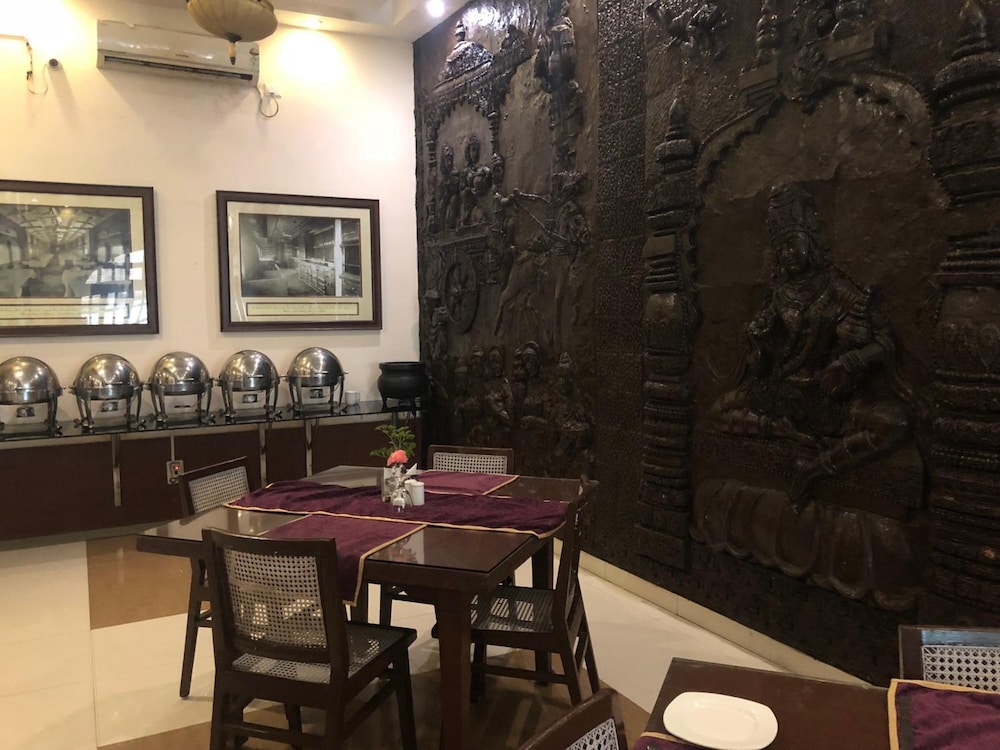 Chanakya Bnr Hotel 30/50