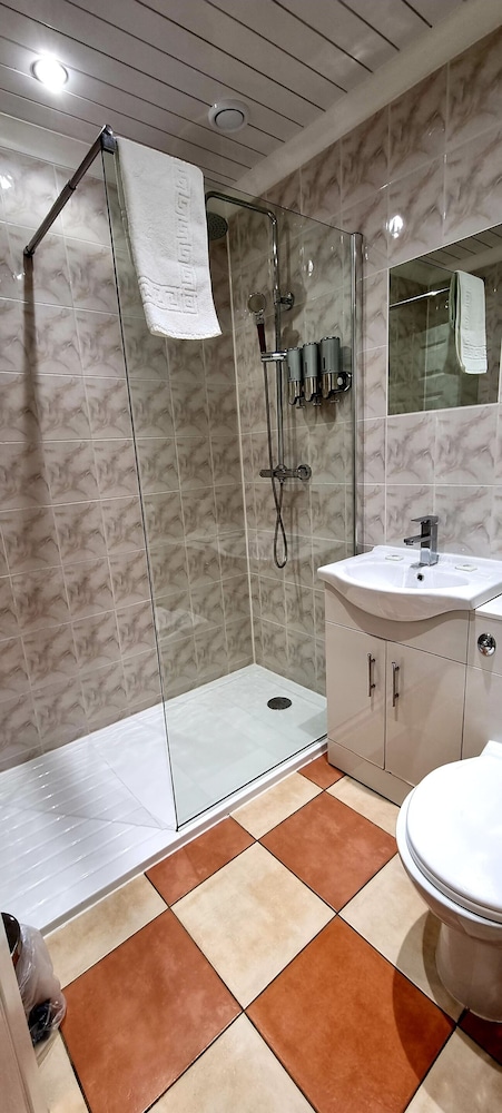 Gleniffer Hotel 24/24