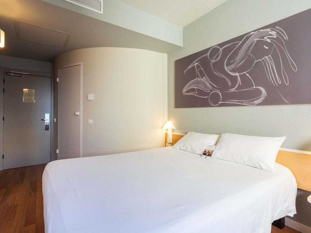 Ibis Elche 26/76