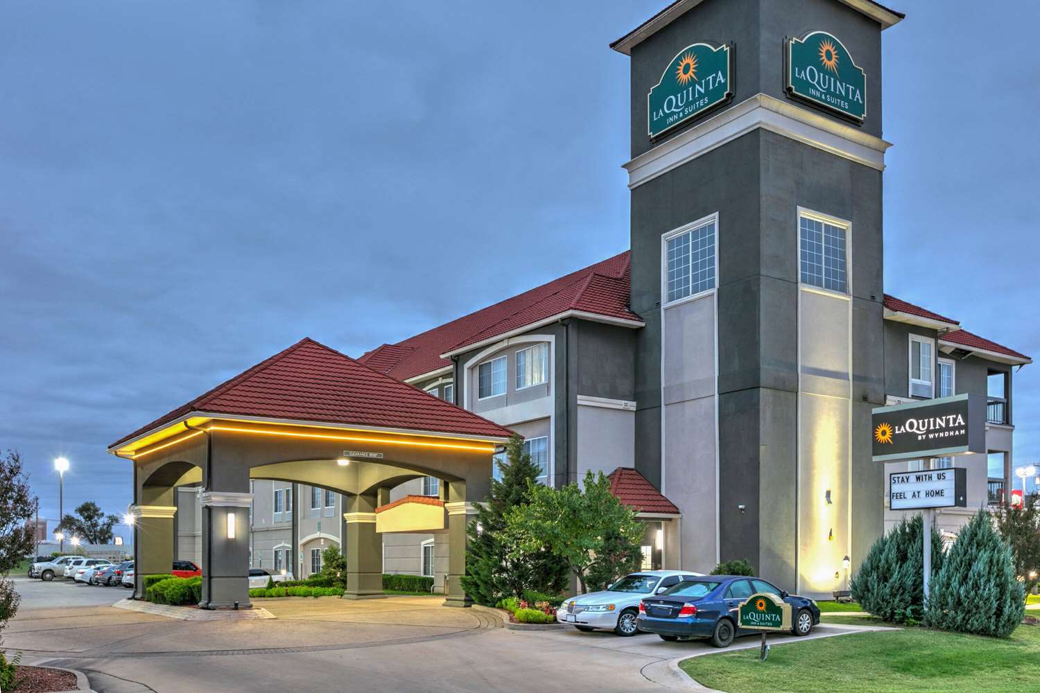 La Quinta Inn & Suites by Wyndham Tulsa Airpt / Expo Square 27/35