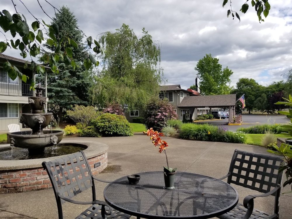 Village Inn Springfield 42/59