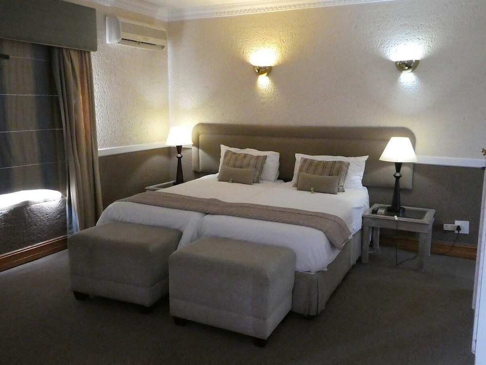 Zebra Country Lodge 14/50