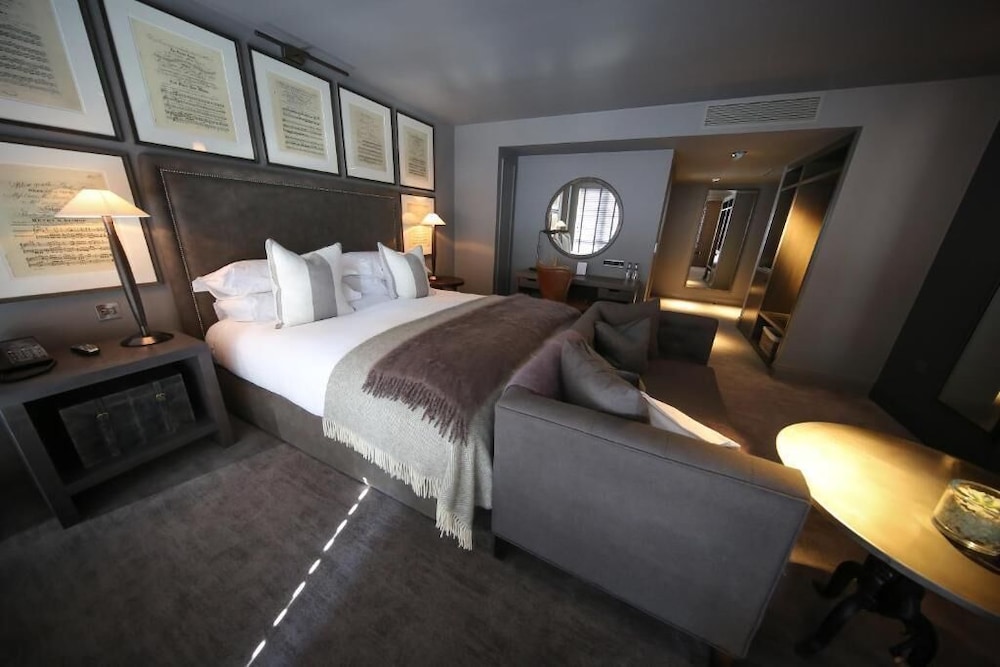 Dakota Hotel Glasgow 10/63