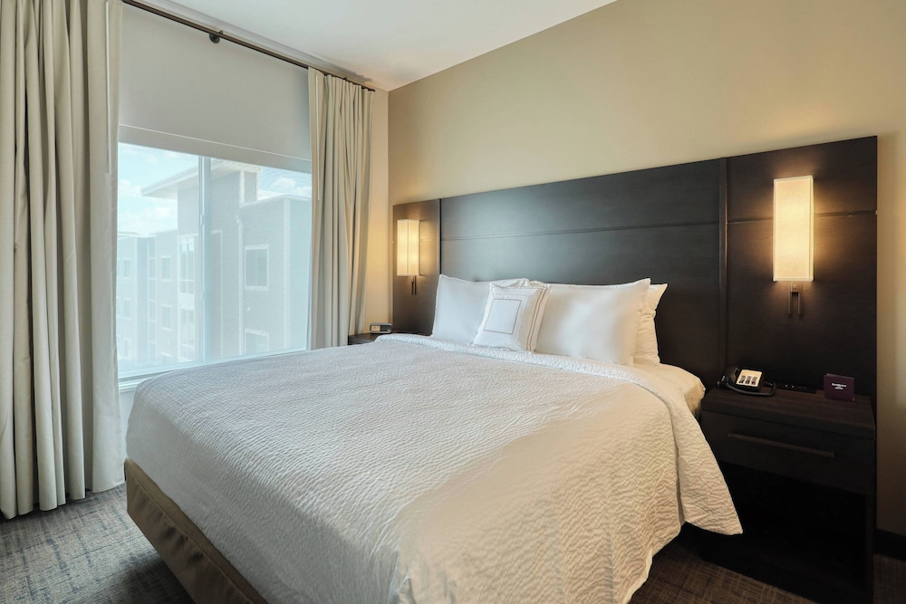 STUDIO, KING BED, SOFA, ACCESSIBLE