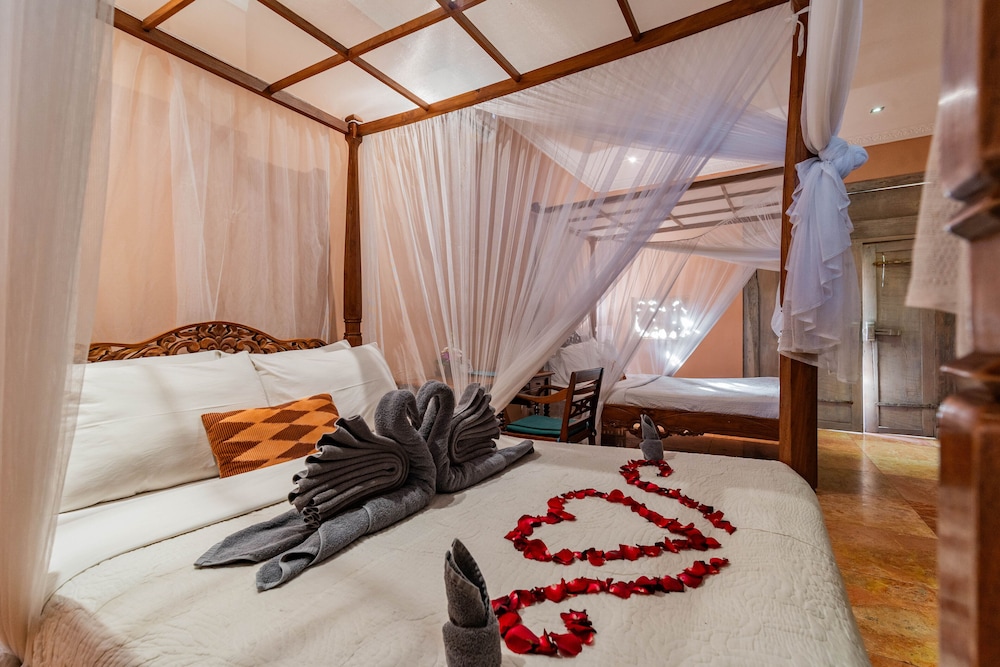 Honeymoon Guesthouse 30/75