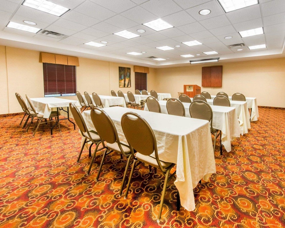 Comfort Suites Altoona North 30/32