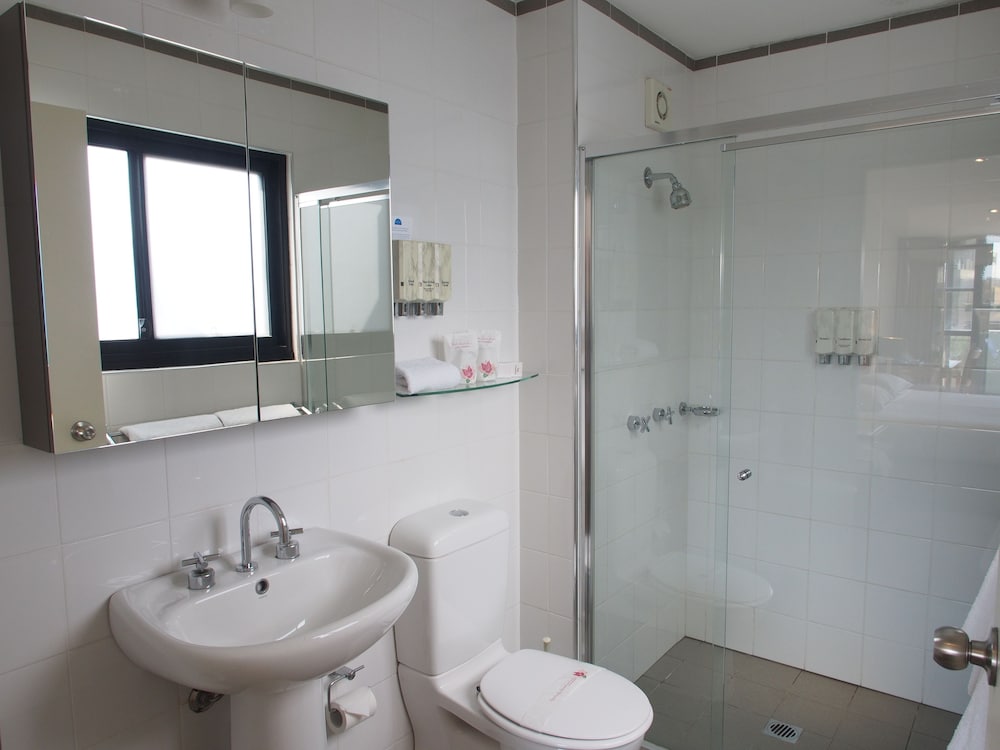 SAVOY DOUBLE BAY HOTEL 36/44