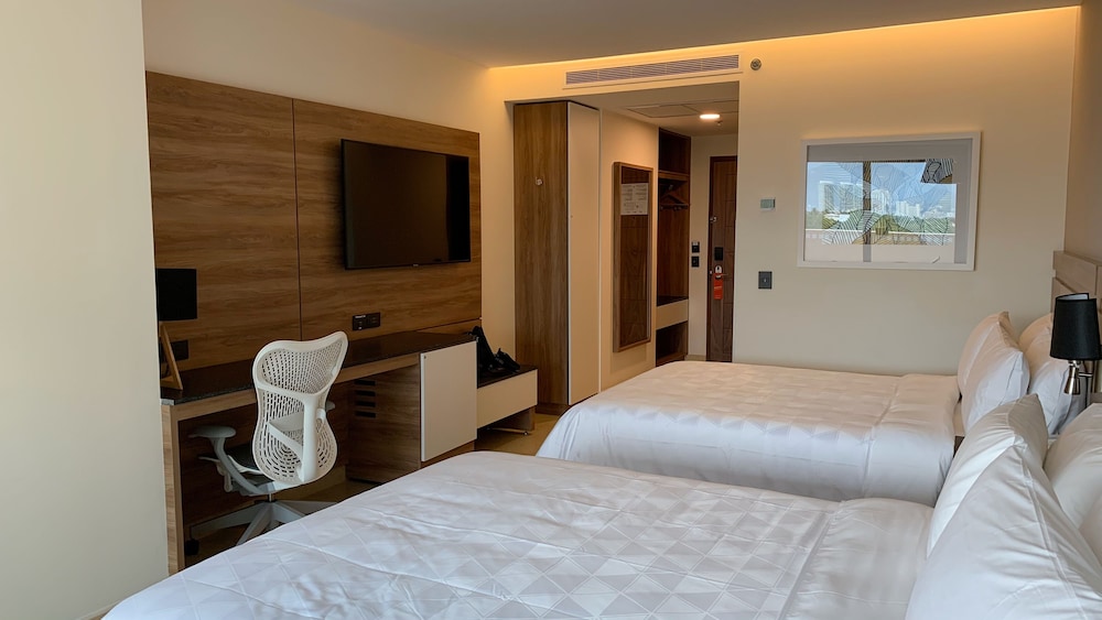 Holiday Inn and Suites Puerto Vallarta Marina and Golf 20/78